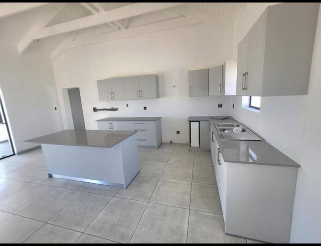 2 BEDROOM HOUSE FOR SALE IN LAAIPLEK